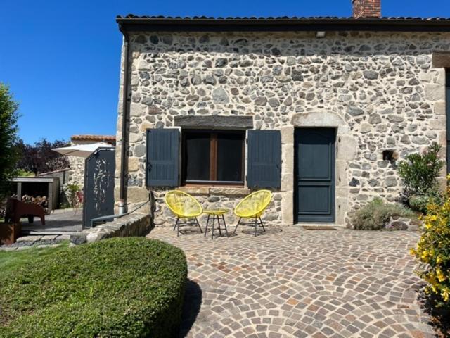Domaine Des Pierres D Auvergne Holiday home Flat